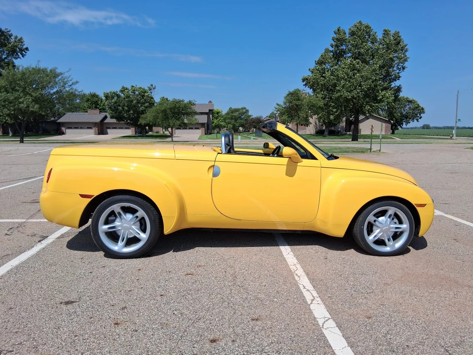 2004 Chevrolet SSR - Image 10 of 31
