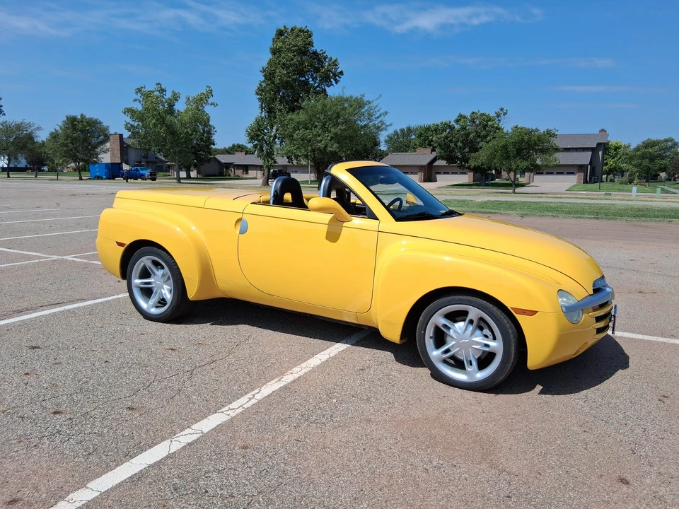 2004 Chevrolet SSR - Image 11 of 31