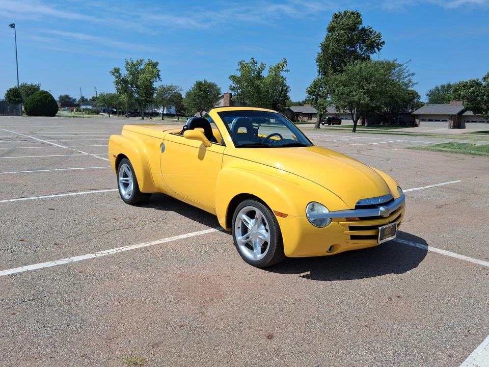 2004 Chevrolet SSR - Image 12 of 31