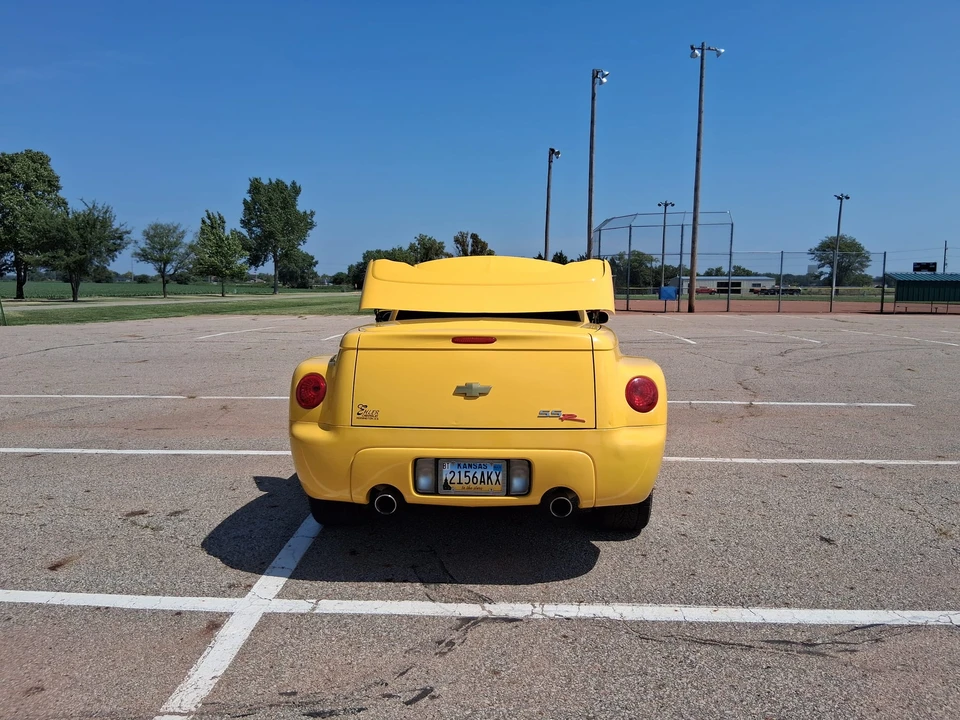 2004 Chevrolet SSR - Image 15 of 31