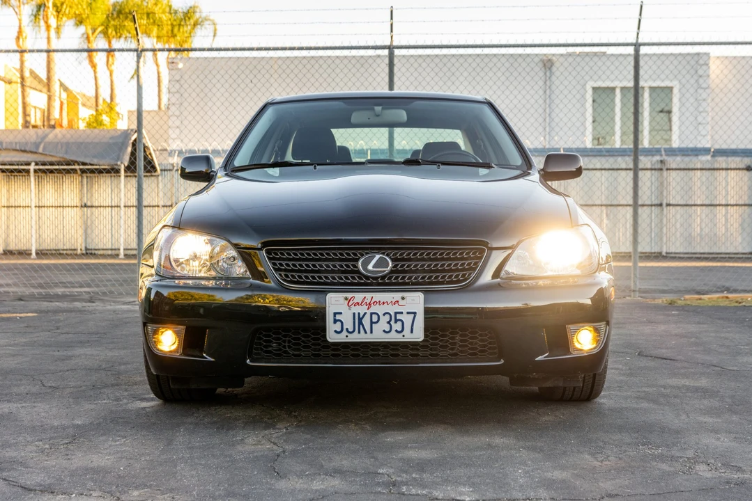 2004 Lexus IS 1st Gen - Image 13 of 31