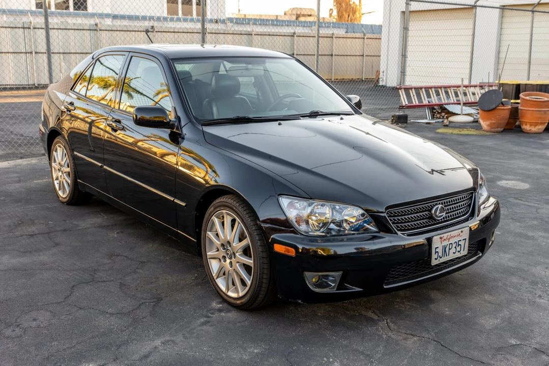 2004 Lexus IS 1st Gen - Image 5 of 31
