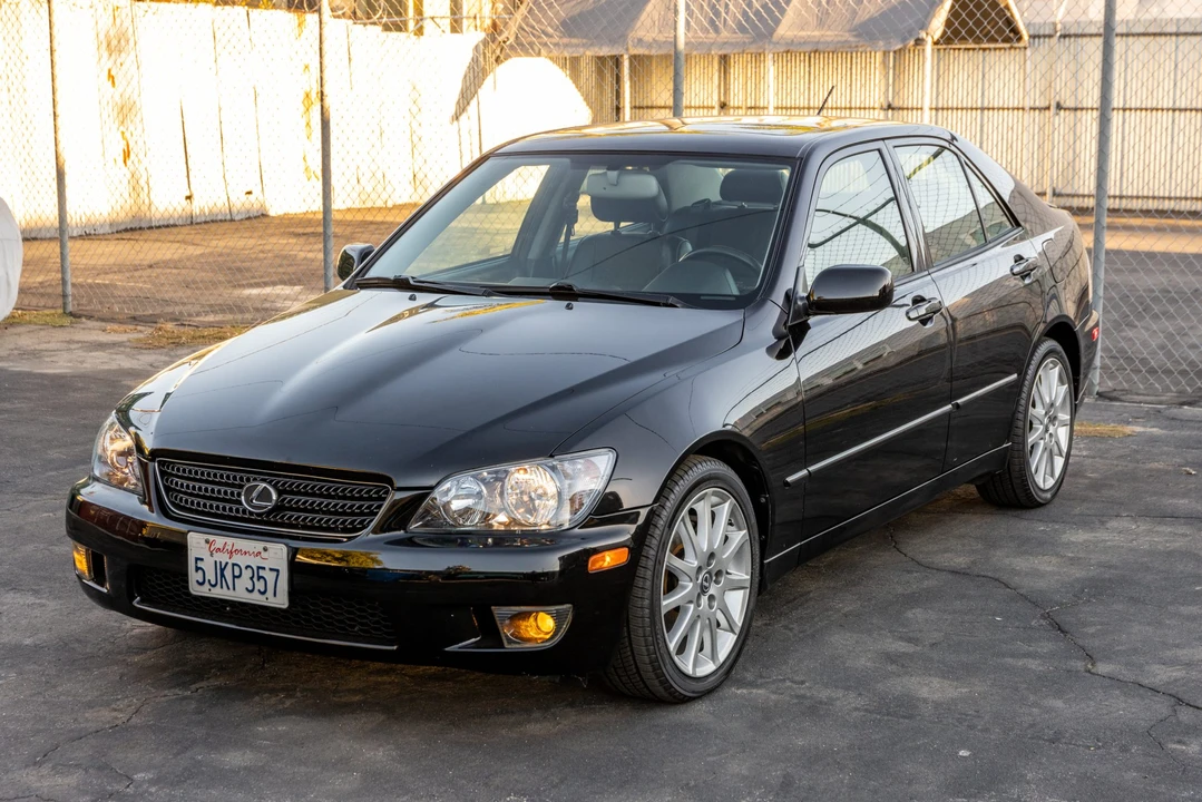2004 Lexus IS 1st Gen - Image 2 of 31