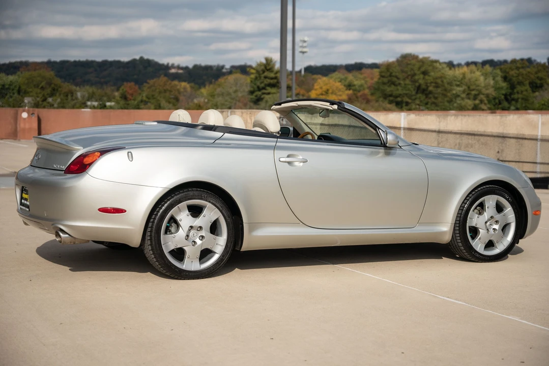 2004 Lexus SC430 - Image 11 of 31