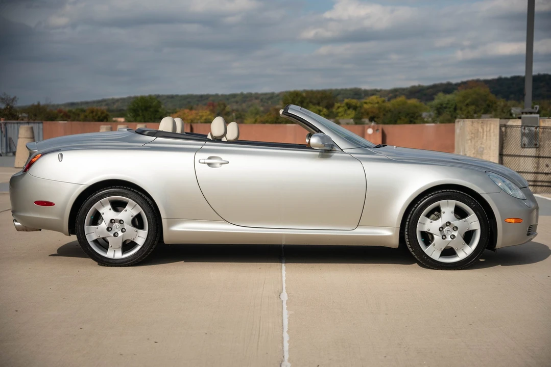 2004 Lexus SC430 - Image 9 of 31