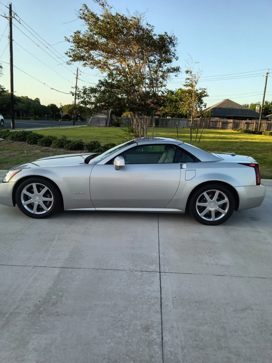 2005 Cadillac XLR - Image 4 of 31