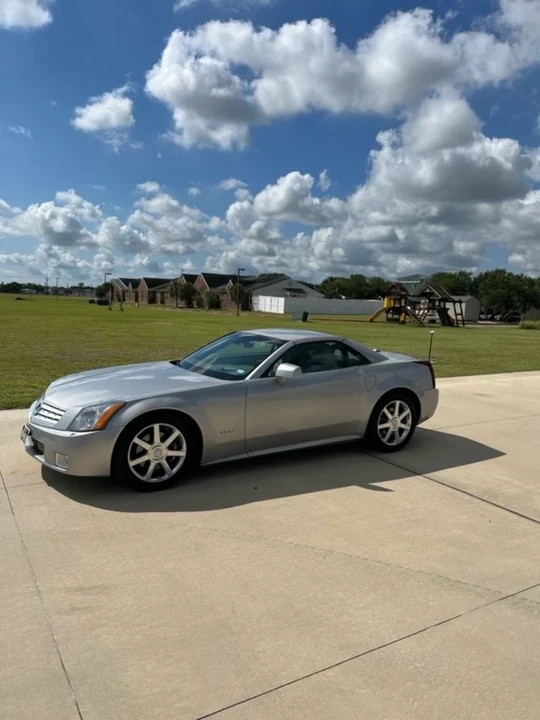 2005 Cadillac XLR - Image 12 of 31