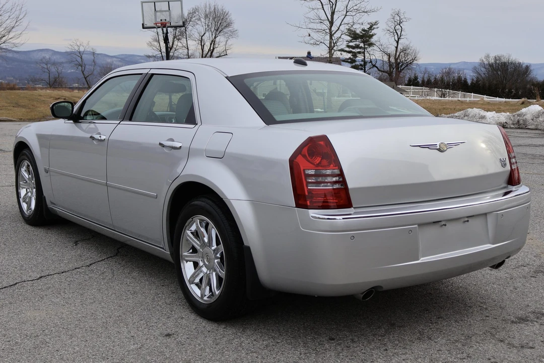 2005 Chrysler 300 (2005-2023) - Image 10 of 31