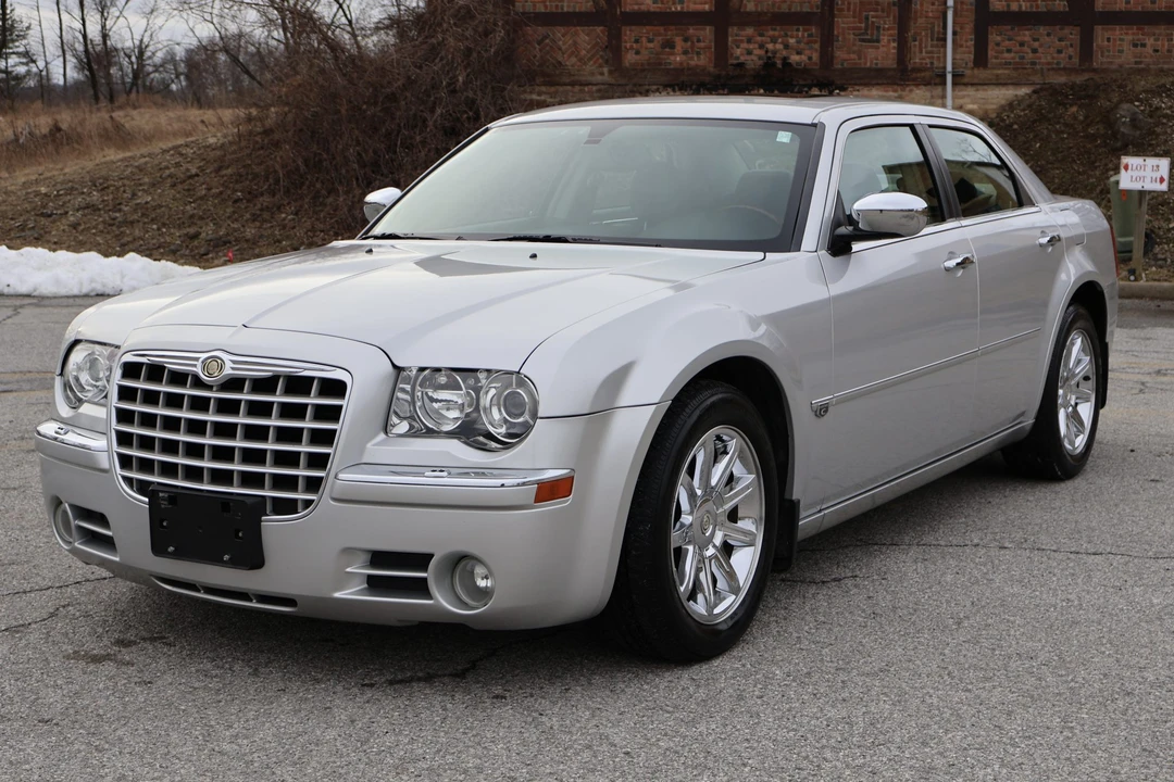 2005 Chrysler 300 (2005-2023) - Image 2 of 31
