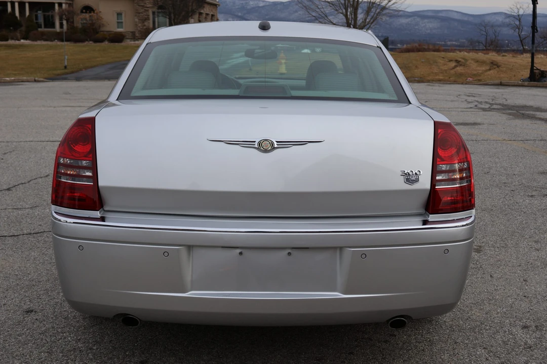 2005 Chrysler 300 (2005-2023) - Image 9 of 31