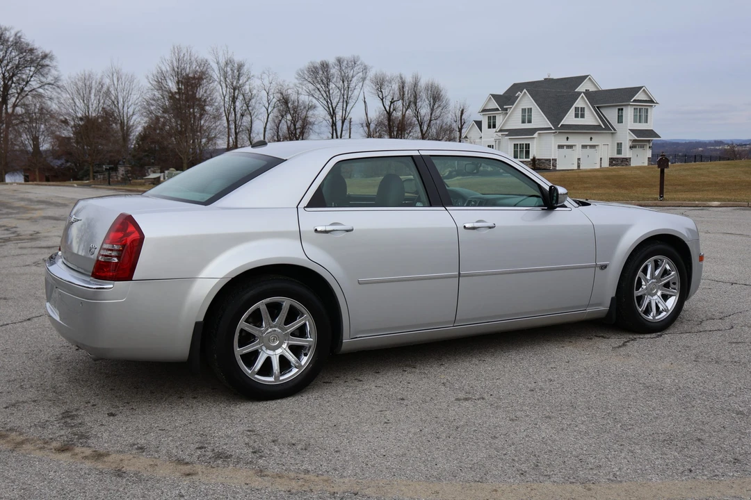 2005 Chrysler 300 (2005-2023) - Image 7 of 31