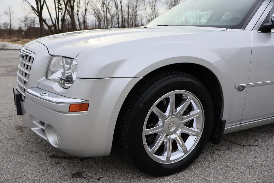 2005 Chrysler 300 (2005-2023) - Image 17 of 31