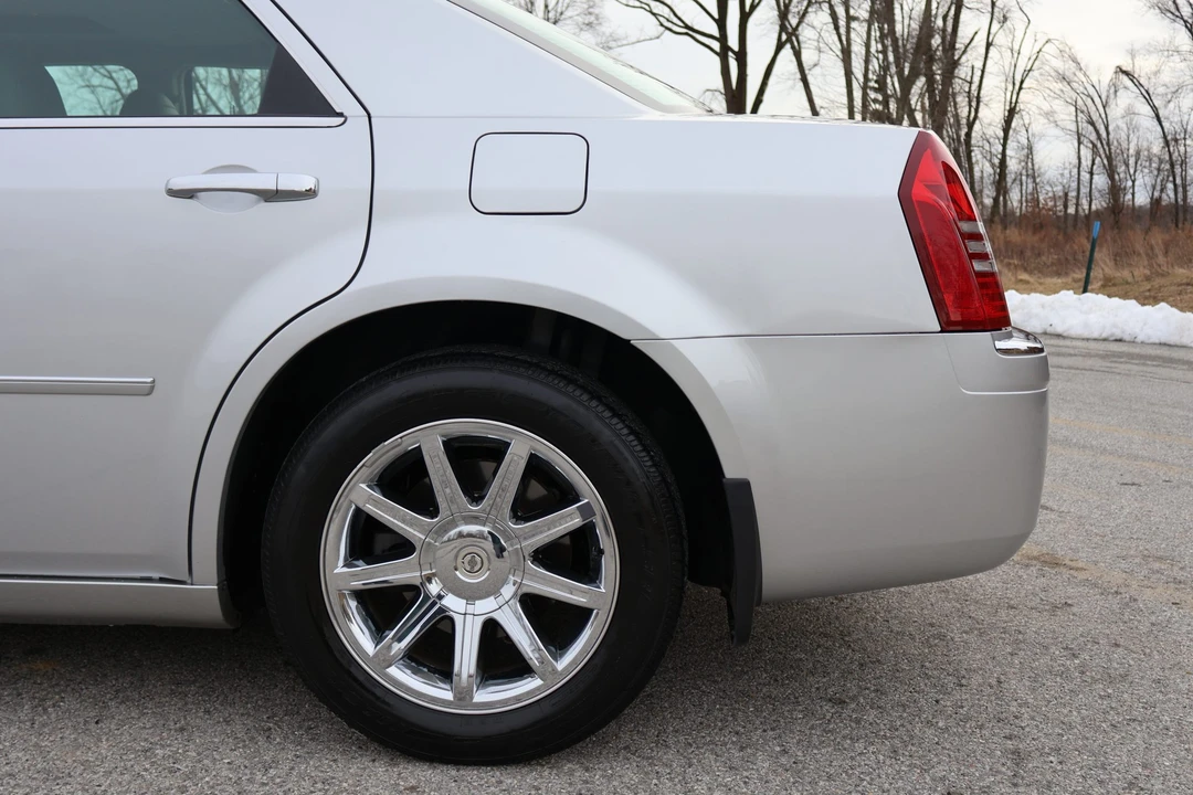 2005 Chrysler 300 (2005-2023) - Image 19 of 31