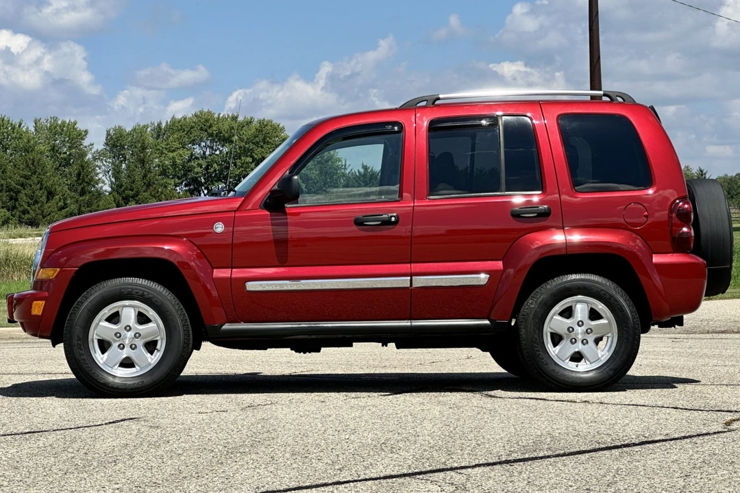 2005 Jeep KJ Liberty - Image 15 of 31