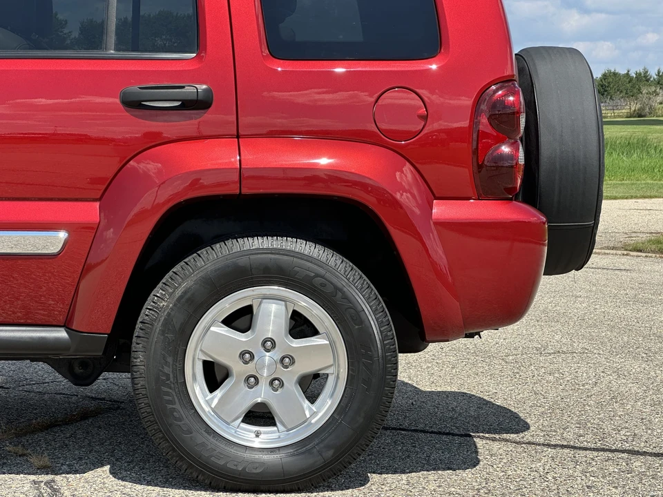 2005 Jeep KJ Liberty - Image 18 of 31