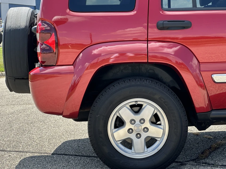 2005 Jeep KJ Liberty - Image 17 of 31