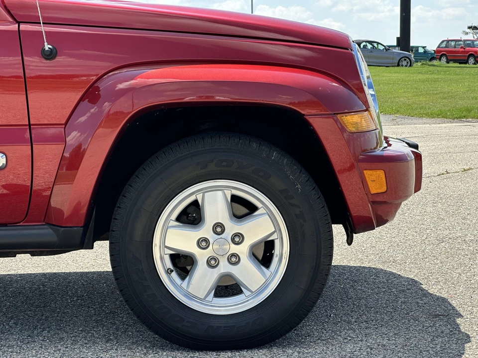2005 Jeep KJ Liberty - Image 16 of 31