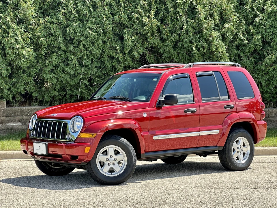 2005 Jeep KJ Liberty - Image 2 of 31