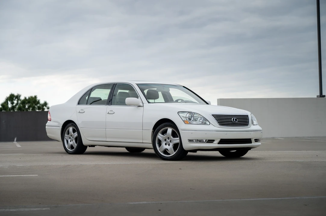 2005 Lexus LS 3rd Gen - Image 4 of 31