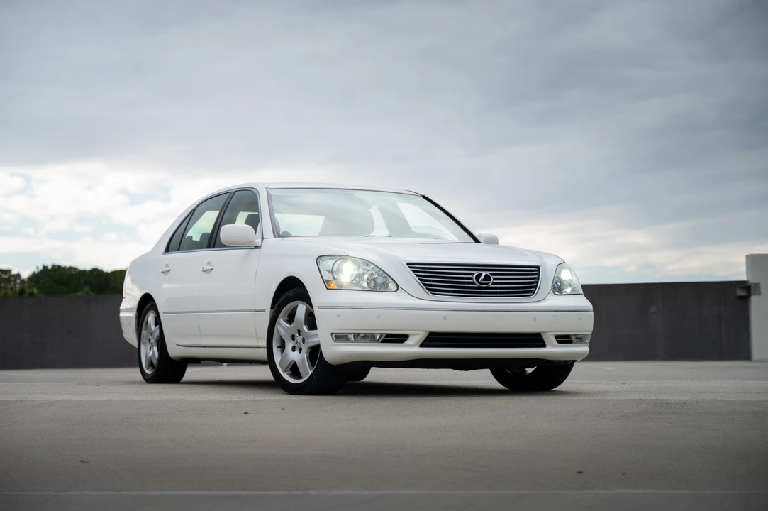 2005 Lexus LS 3rd Gen - Image 2 of 31