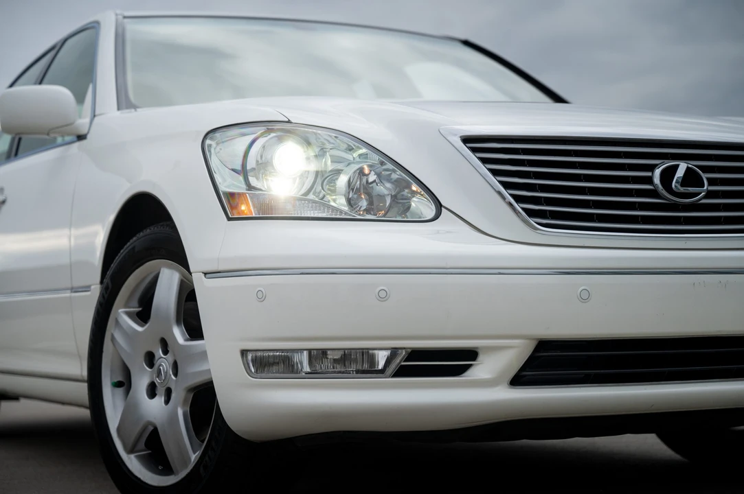 2005 Lexus LS 3rd Gen - Image 17 of 31