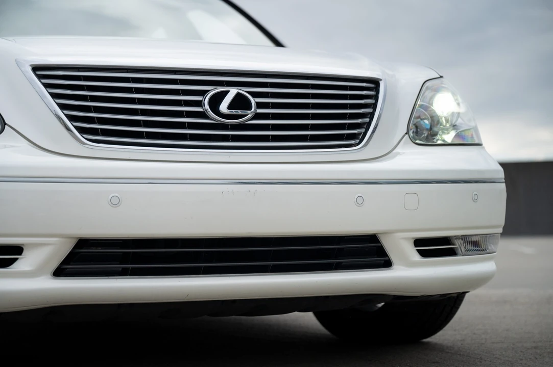 2005 Lexus LS 3rd Gen - Image 18 of 31