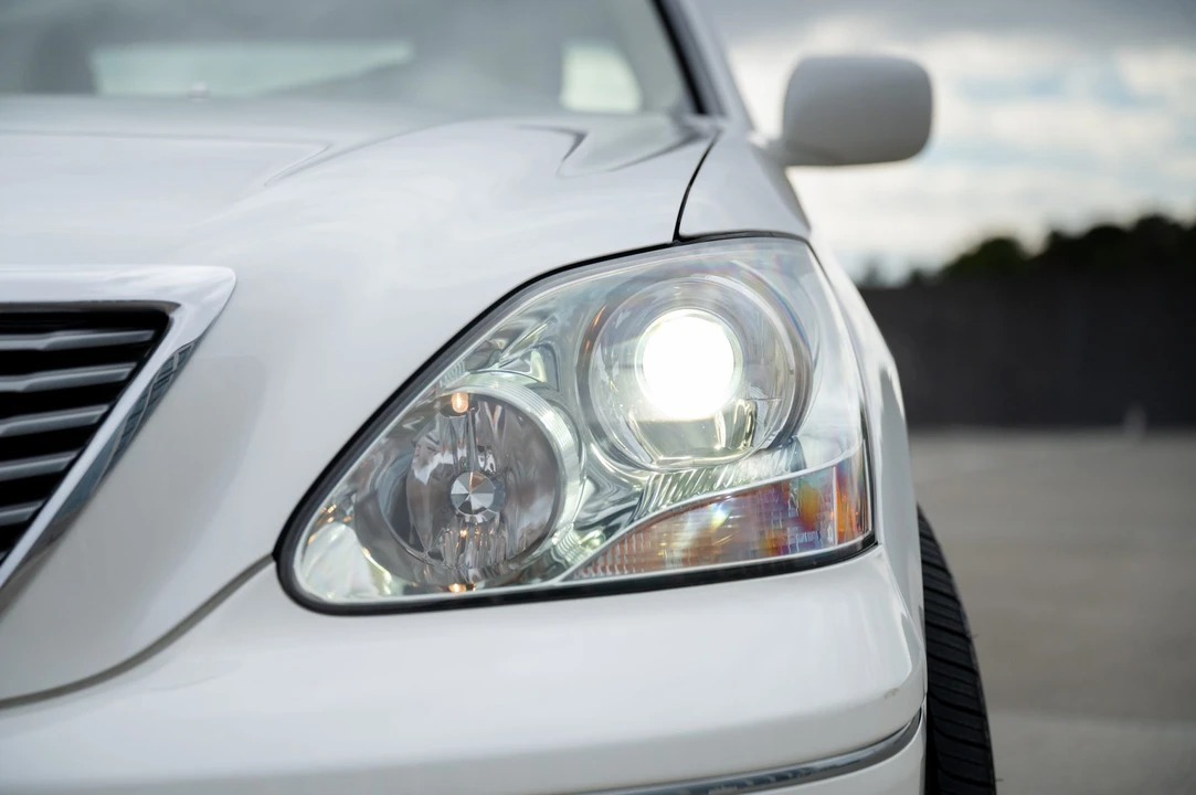 2005 Lexus LS 3rd Gen - Image 16 of 31