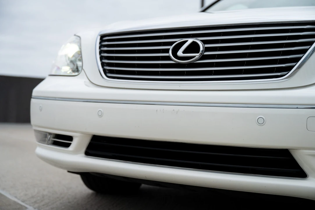 2005 Lexus LS 3rd Gen - Image 21 of 31