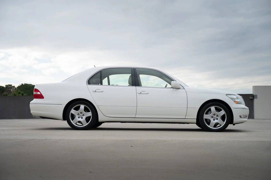 2005 Lexus LS 3rd Gen - Image 5 of 31