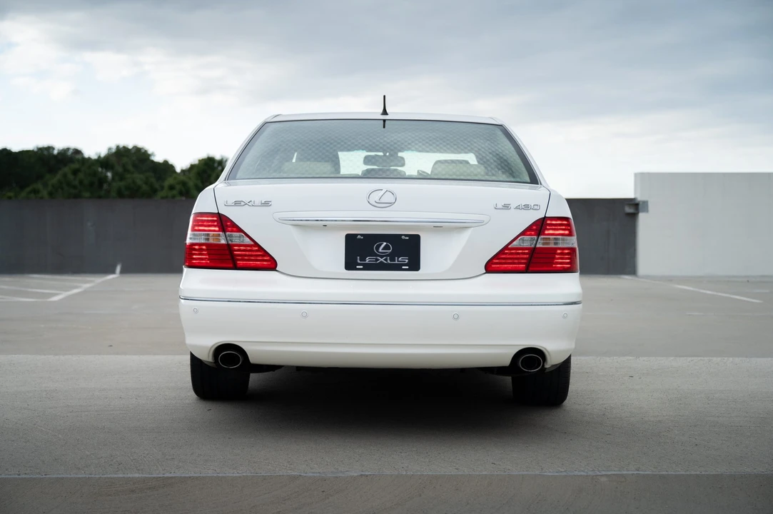 2005 Lexus LS 3rd Gen - Image 7 of 31