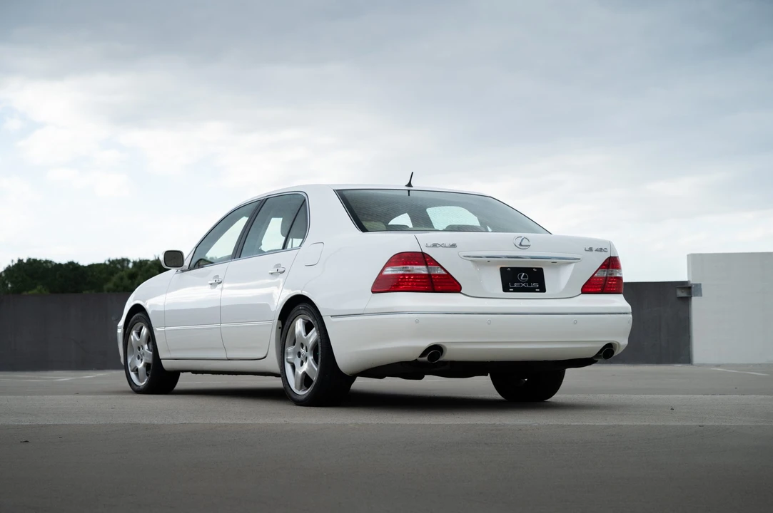 2005 Lexus LS 3rd Gen - Image 8 of 31