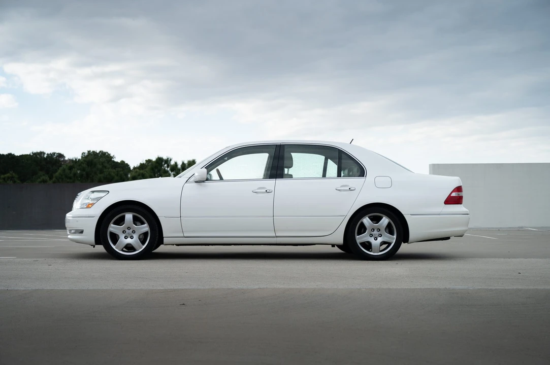 2005 Lexus LS 3rd Gen - Image 9 of 31