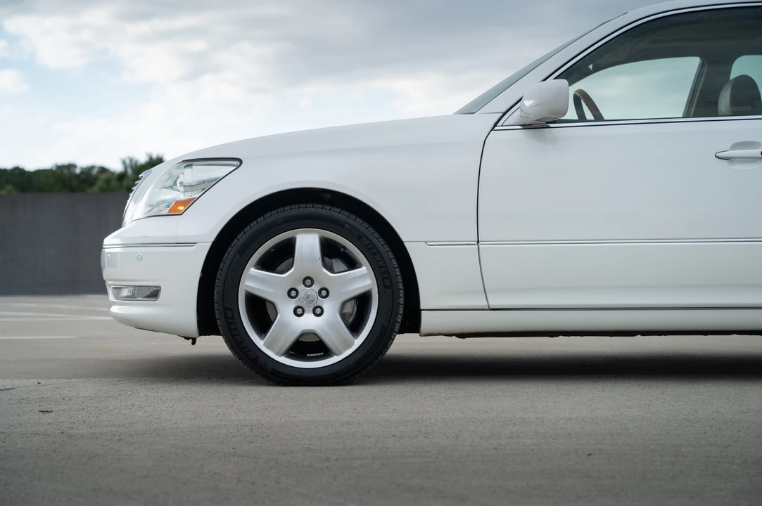 2005 Lexus LS 3rd Gen - Image 30 of 31