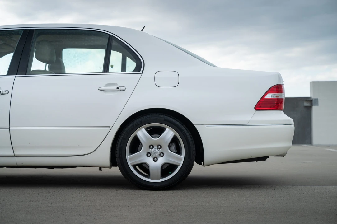2005 Lexus LS 3rd Gen - Image 31 of 31
