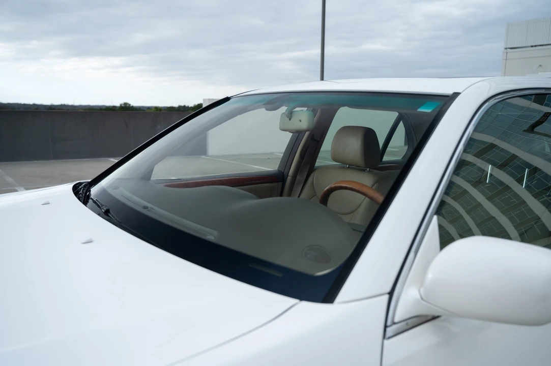 2005 Lexus LS 3rd Gen - Image 26 of 31