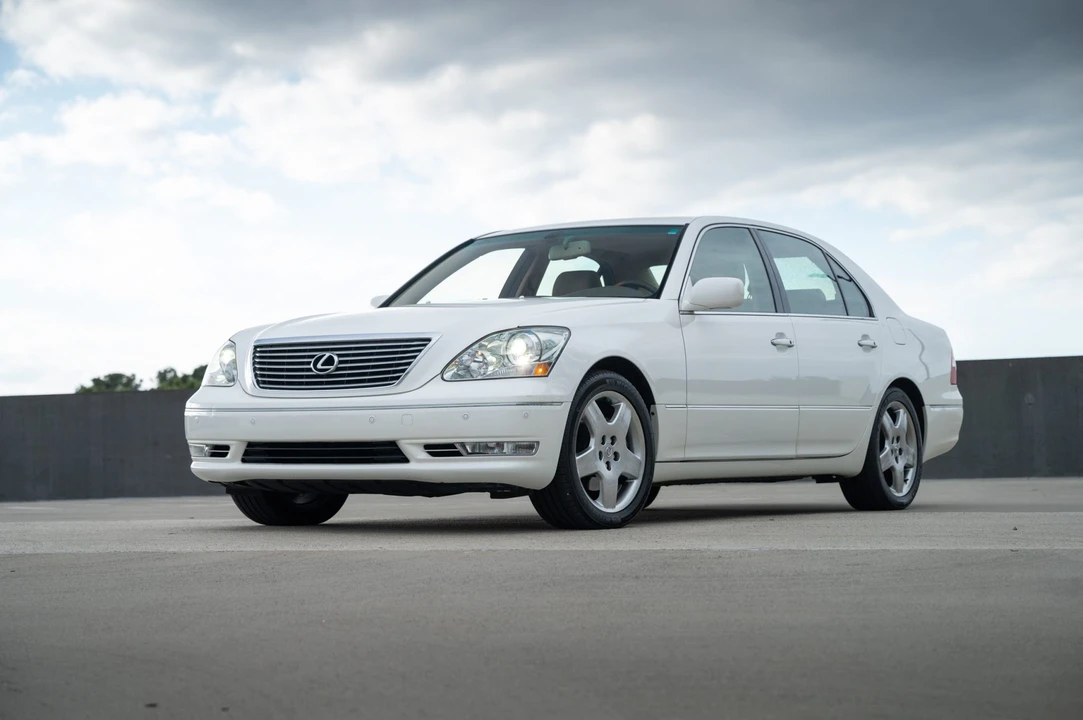 2005 Lexus LS 3rd Gen - Image 11 of 31