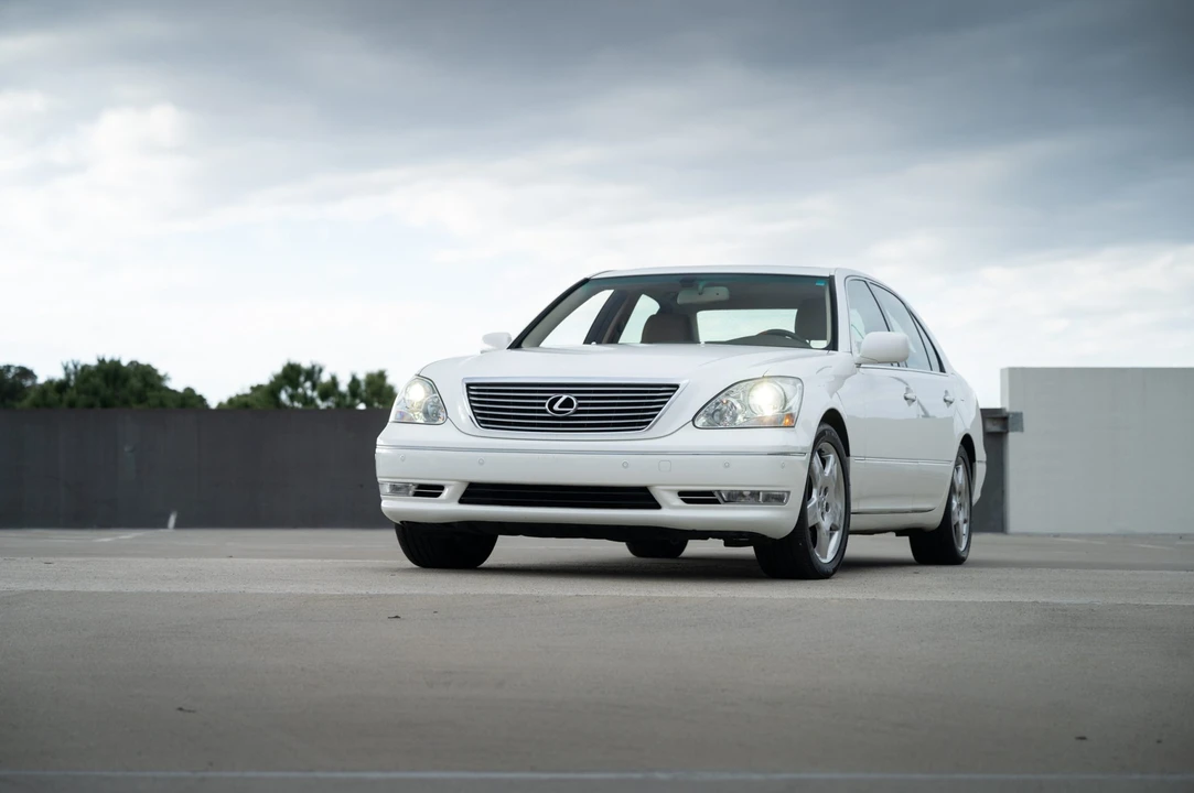 2005 Lexus LS 3rd Gen - Image 12 of 31