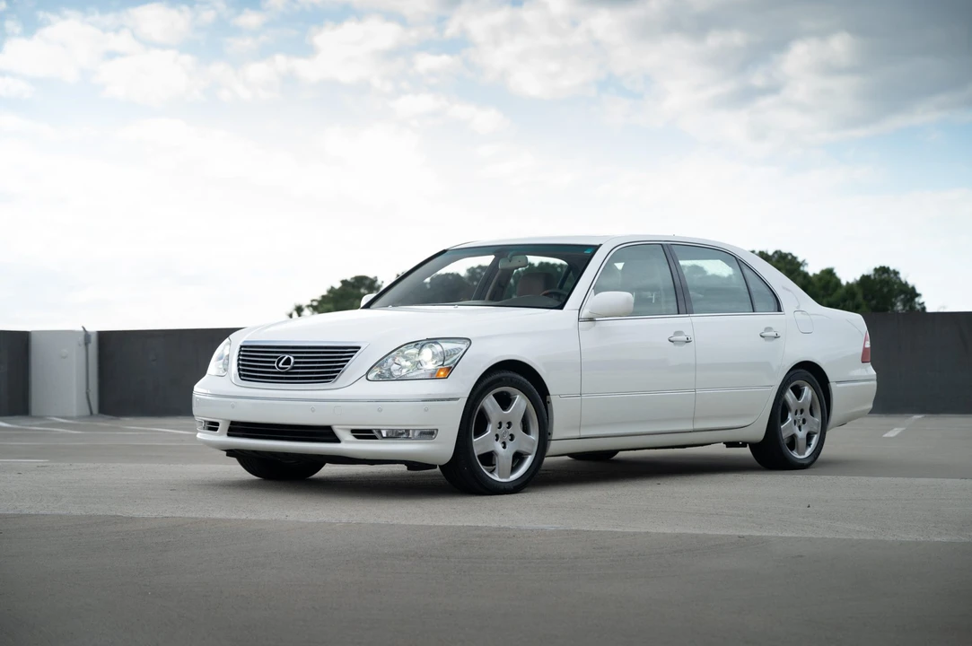 2005 Lexus LS 3rd Gen - Image 10 of 31