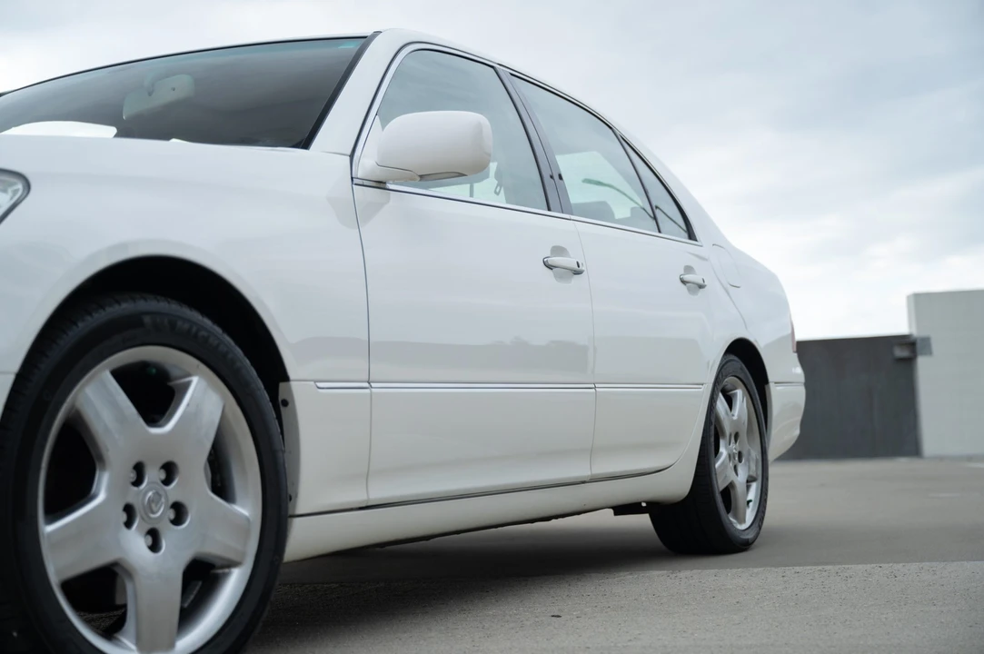2005 Lexus LS 3rd Gen - Image 29 of 31