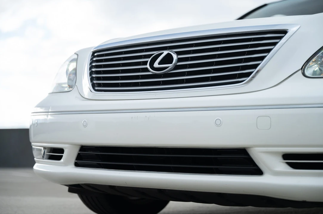 2005 Lexus LS 3rd Gen - Image 23 of 31
