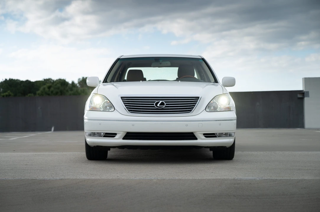 2005 Lexus LS 3rd Gen - Image 13 of 31