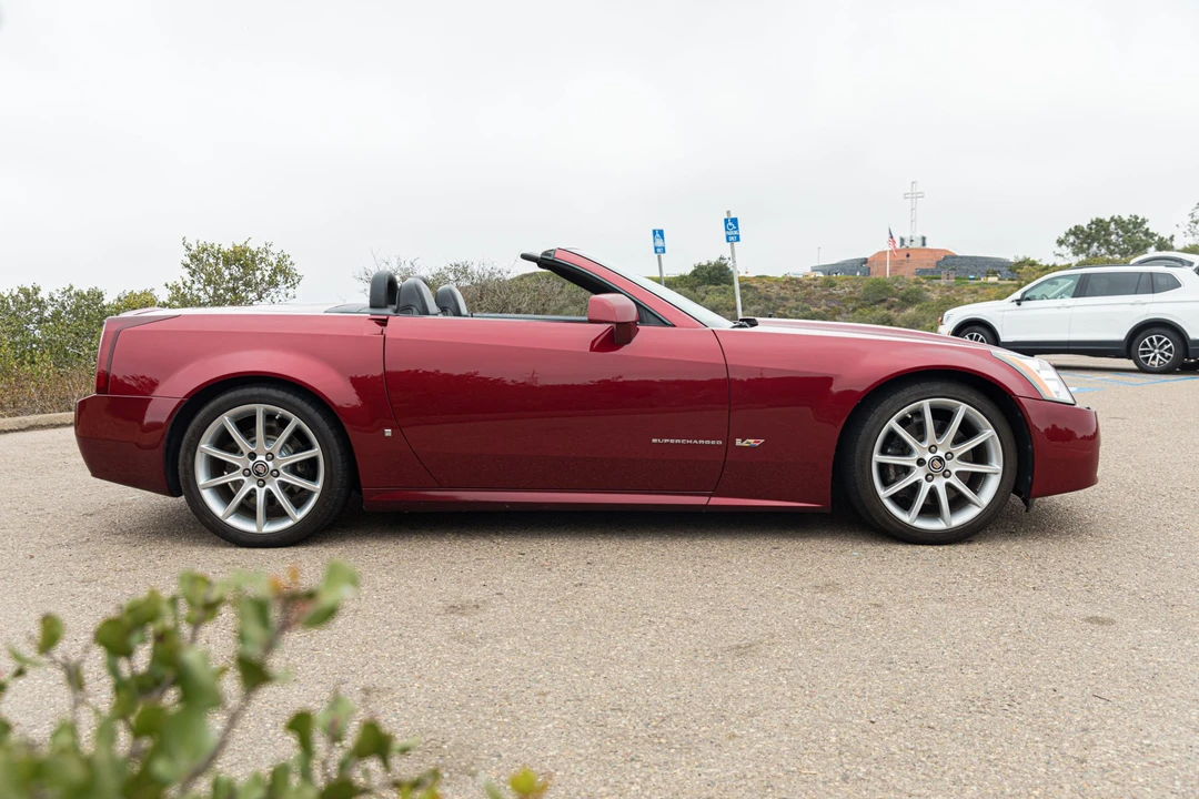 2006 Cadillac XLR-V - Image 30 of 31