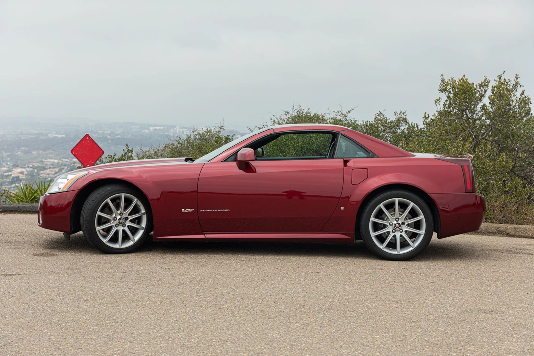 2006 Cadillac XLR-V - Image 13 of 31