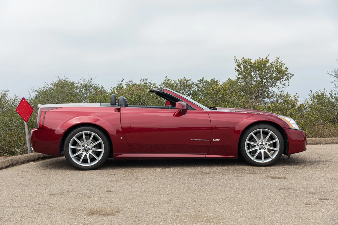 2006 Cadillac XLR-V - Image 29 of 31