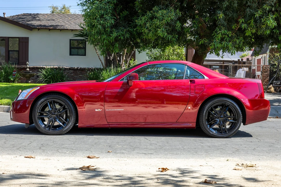 2006 Cadillac XLR-V - Image 10 of 31