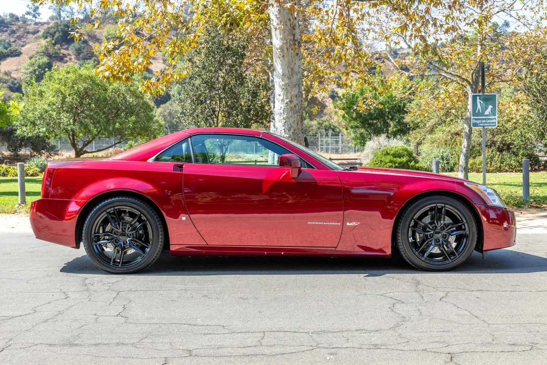 2006 Cadillac XLR-V - Image 14 of 31