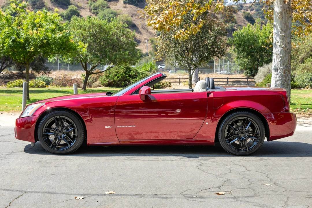 2006 Cadillac XLR-V - Image 3 of 31