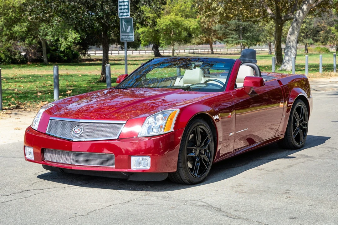 2006 Cadillac XLR-V - Image 2 of 31
