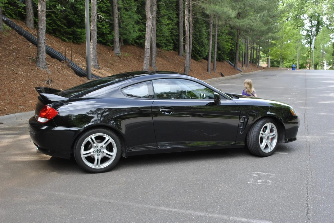 2006 Hyundai Tiburon - Image 9 of 31