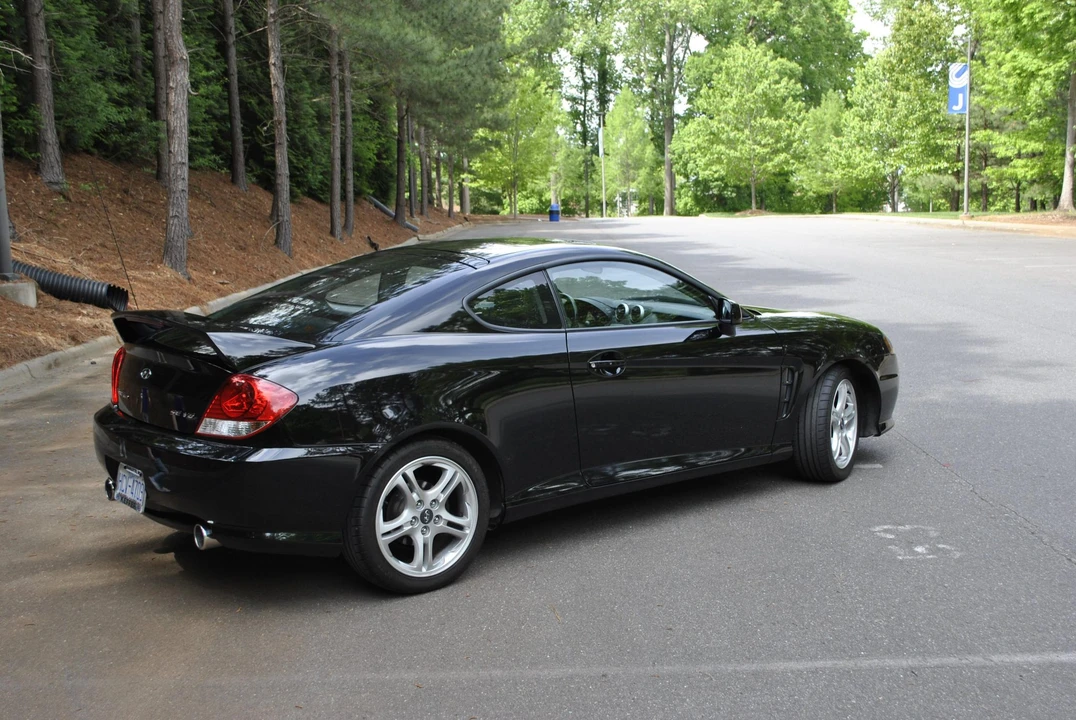 2006 Hyundai Tiburon - Image 11 of 31